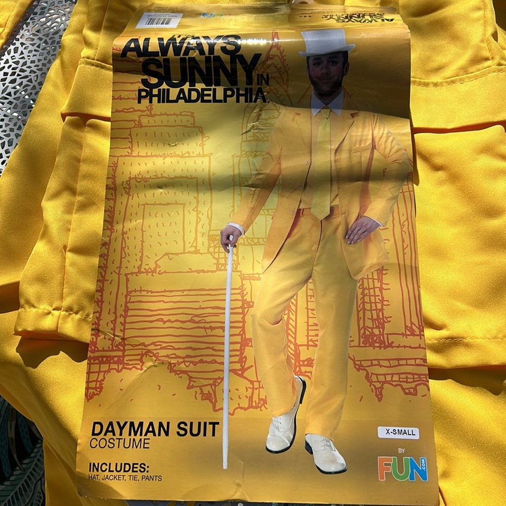 It’s Always Sunny Dayman Costume Yellow Men's Suit Blazer and Pants Set with Tie - Picture 2 of 6